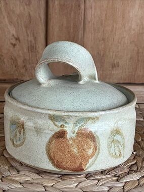 VTG Studio Art Pottery Lidded Sugar Dish Hand Painted Peach/Apple-Signed